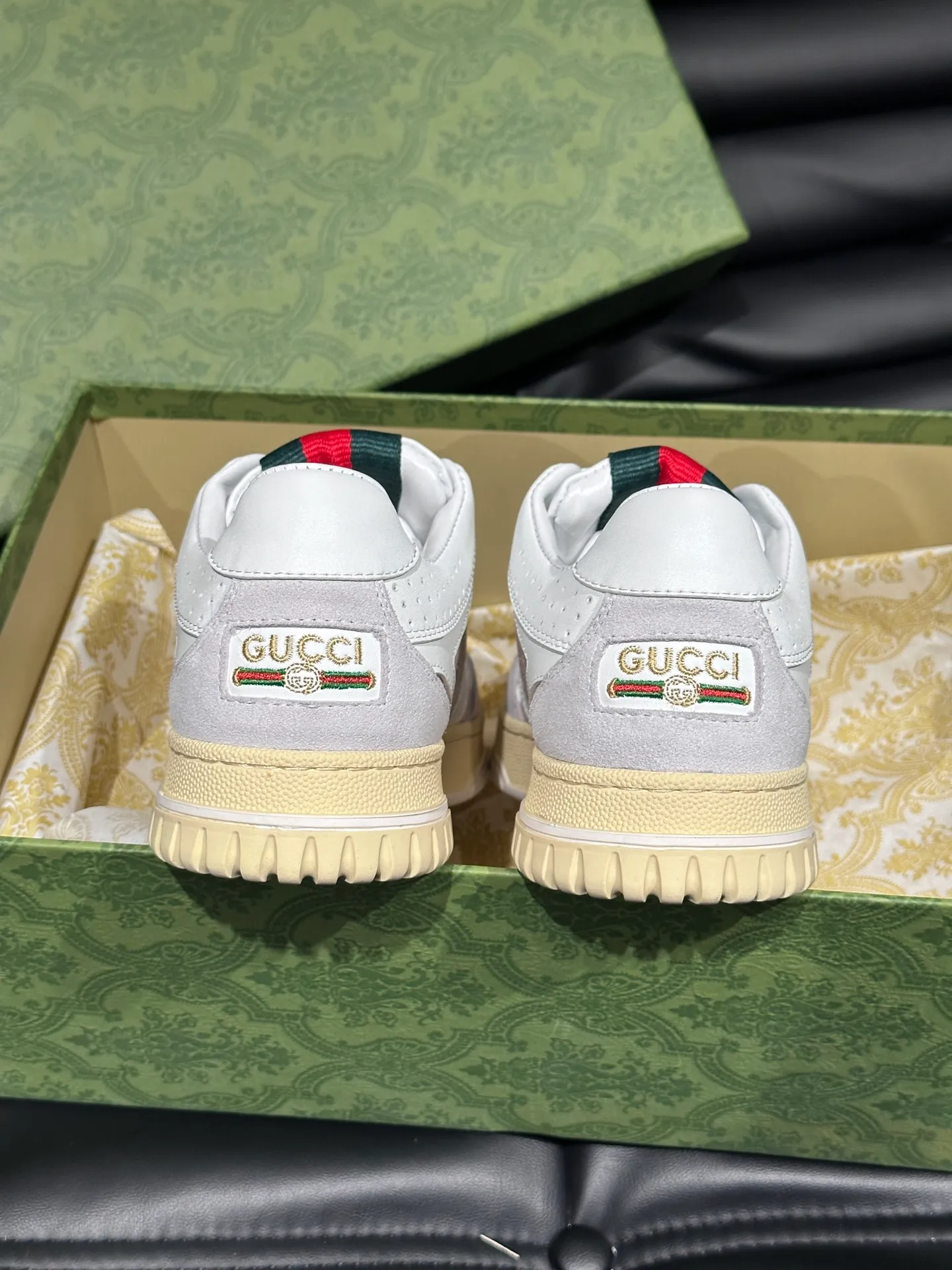 Men's shoes 💰p520 "GUCC*" Re-Web series 👫 Couple style webbed leather sneakers, as the first sneakers created by Sabato De Sarno for Gucci, the Re-Web series reinterprets the brand's classic stripes, and sets off the modern silhouette design with bold and unique details. This shoe is crafted from iconic classic GG canvas and white leather. This new sneaker is ingeniously decorated with many of the brand's classic details, and is equipped with a bright red and green webbing tongue, which will make people fall in love at first sight. Size: 35-44 (45, 46 customized)